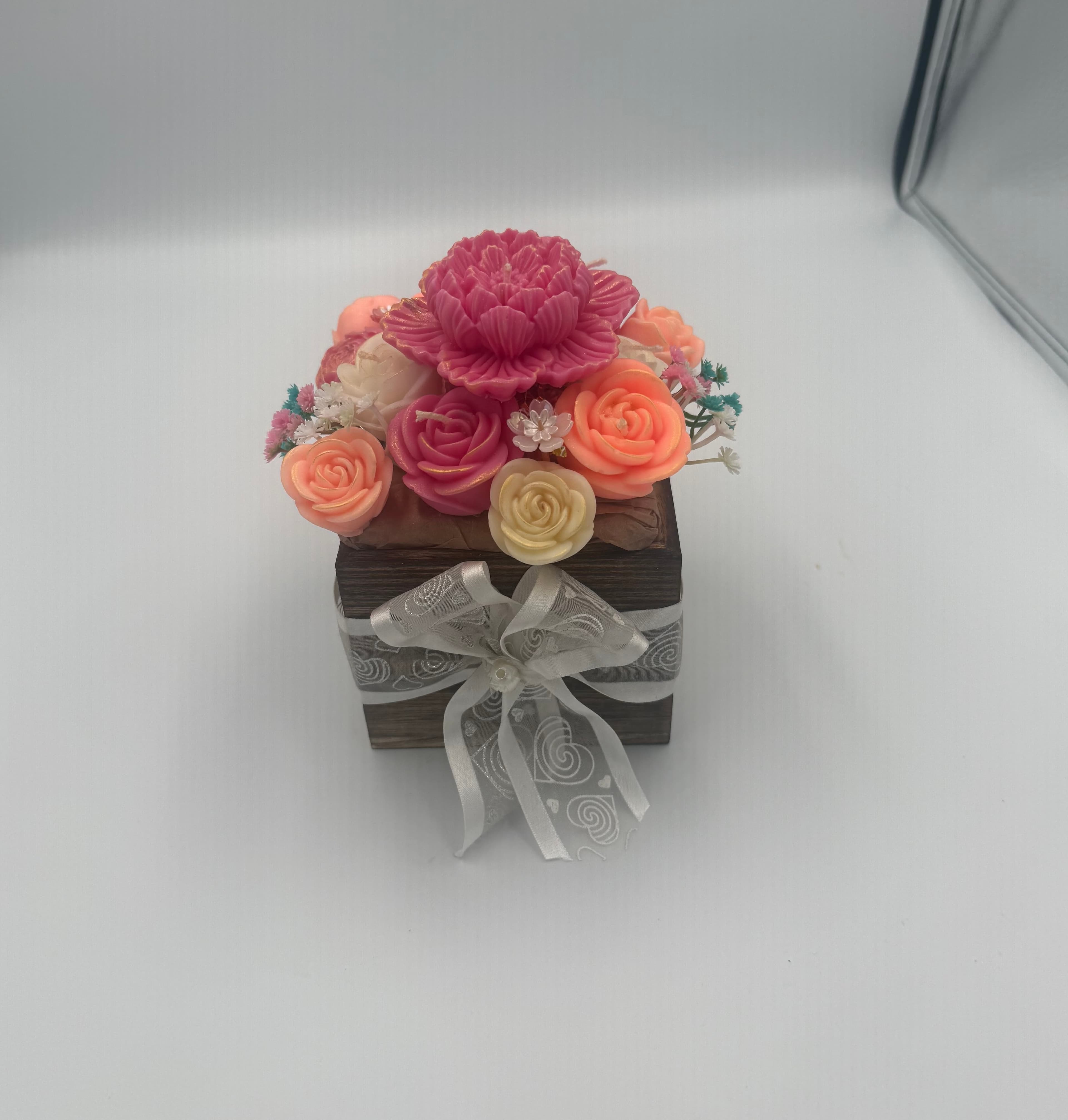 Oceanwood Floral Candle thumbnail 3